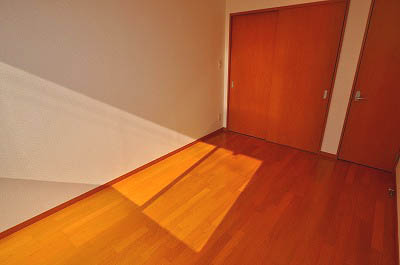 Bath. Dining next to the Western-style