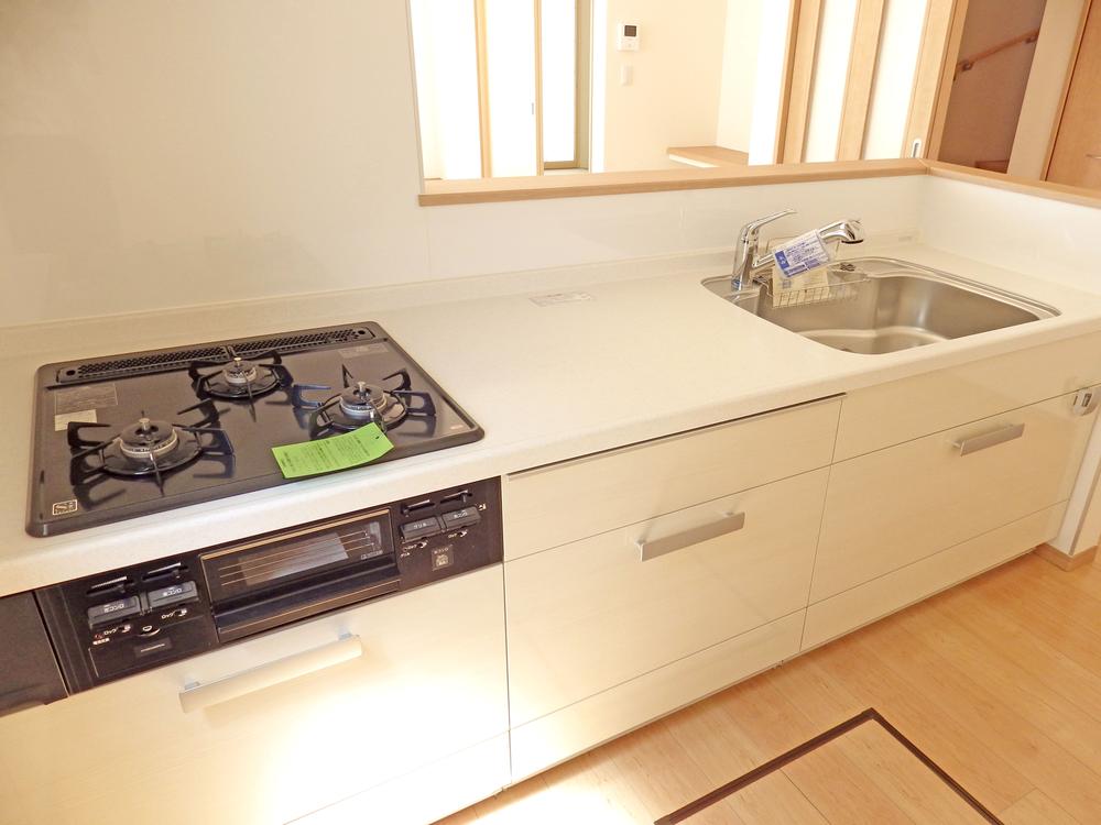 Kitchen. Spacious use system Kitchen.