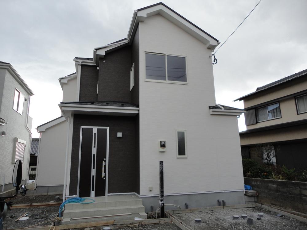 Local appearance photo. Local (12 May 2013) Shooting