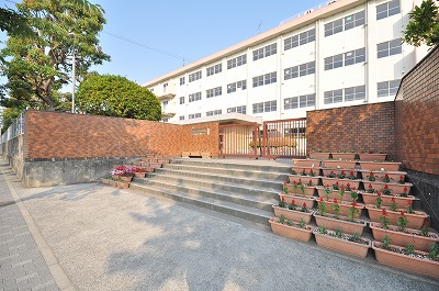 Primary school. Municipal Yae to elementary school (elementary school) 1300m