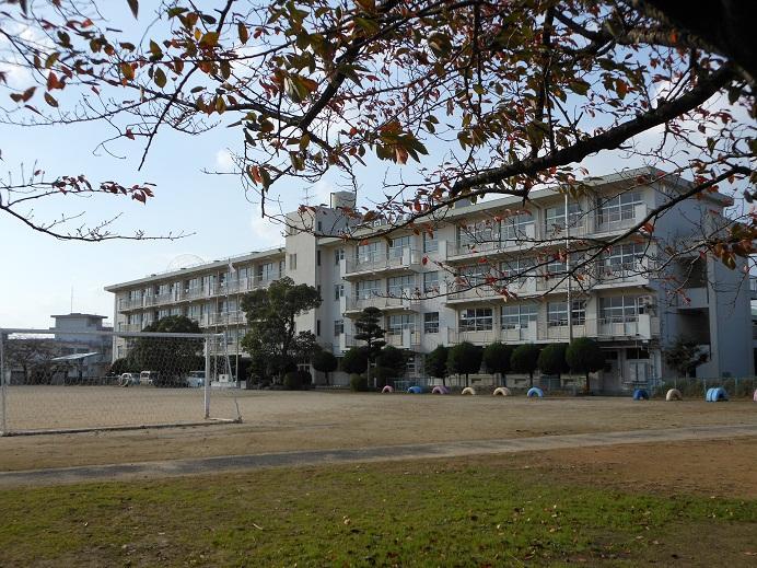 Primary school. 200m to Kitakyushu Hachiji elementary school (elementary school)
