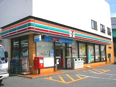 Convenience store. 580m to Seven-Eleven (convenience store)