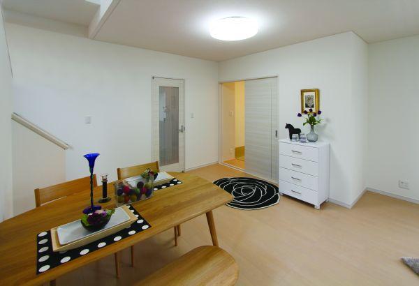 Living. Nice dining Indoor (July 2013) Shooting