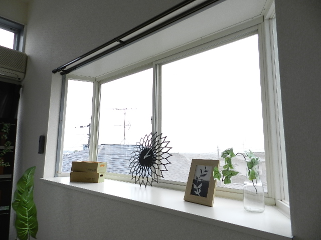 Other room space. Bright bay window of the corner room