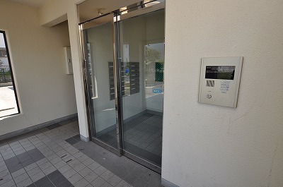 Entrance. Auto with a lock of peace of mind ☆