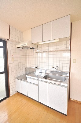 Kitchen. Gas stove can be installed.