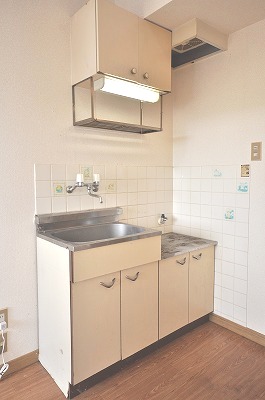 Kitchen. Gas stove can be installed. 
