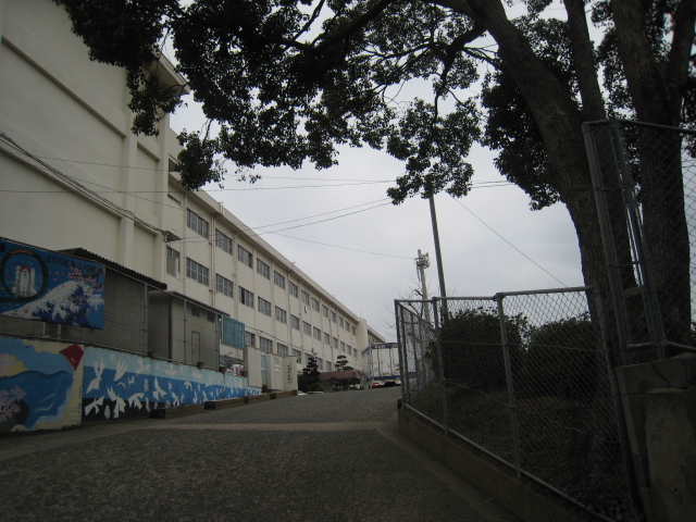 Junior high school. 1185m to Kitakyushu Honjo junior high school (junior high school)