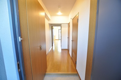 Entrance. Luxury furnished also entrance hall. 