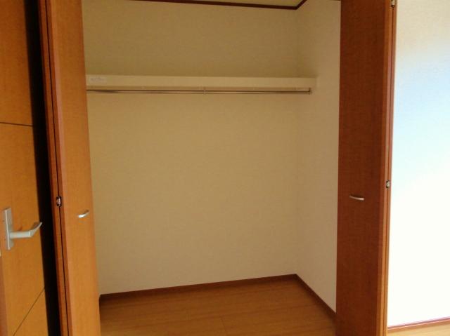 Receipt. Closet also can be stored a lot with plenty of depth