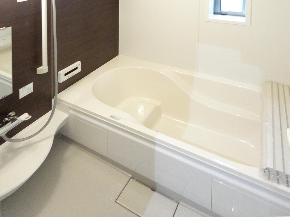 Bathroom. Hitotsubo type of bathroom is Otobasu.