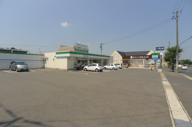 Convenience store. 650m to Family Mart (convenience store)