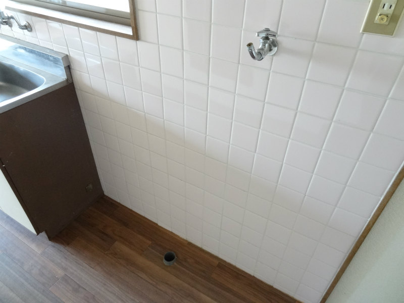 Kitchen. Laundry Area