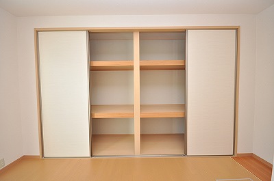 Receipt. Western-style 6.1 Pledge (storage space available)