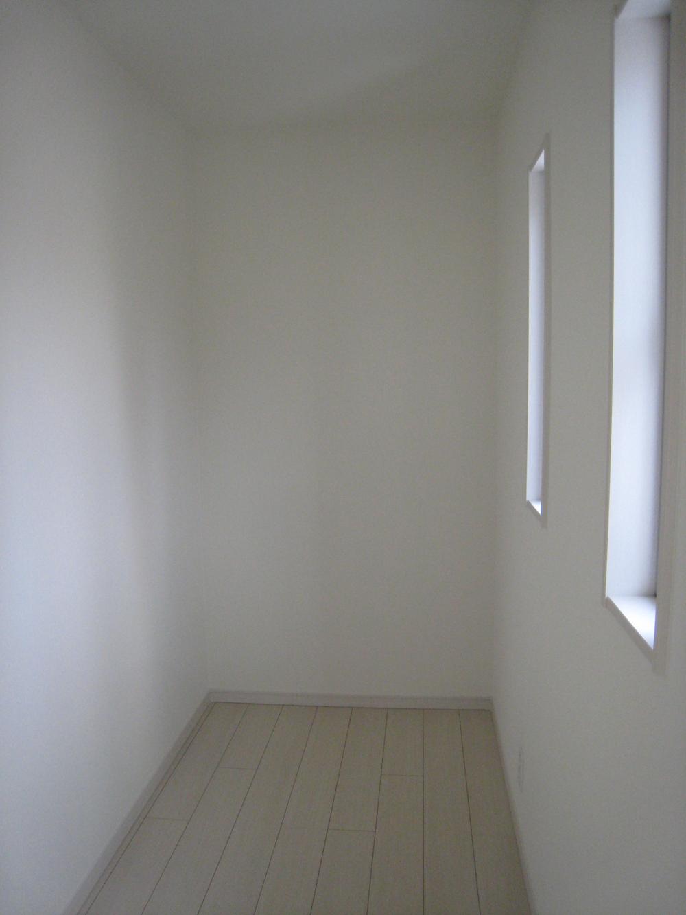 Receipt. Ventilation is also okay in window with closet