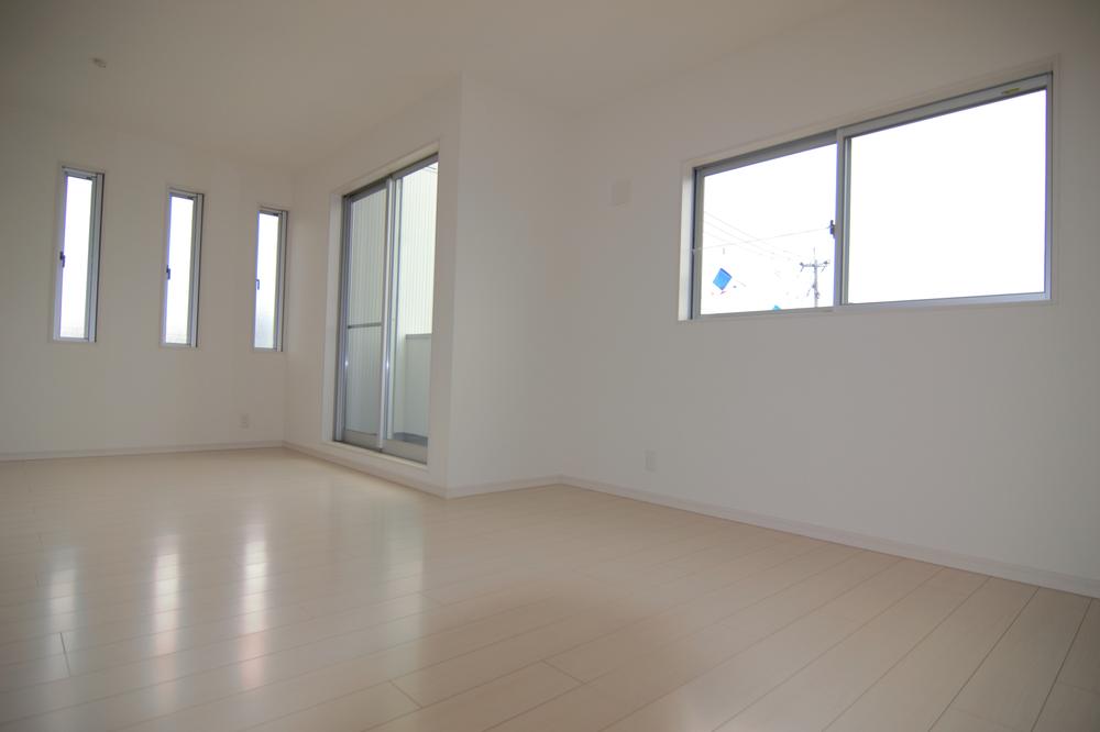 Non-living room. ■ The difference between the sunshine writing is bright rooms!