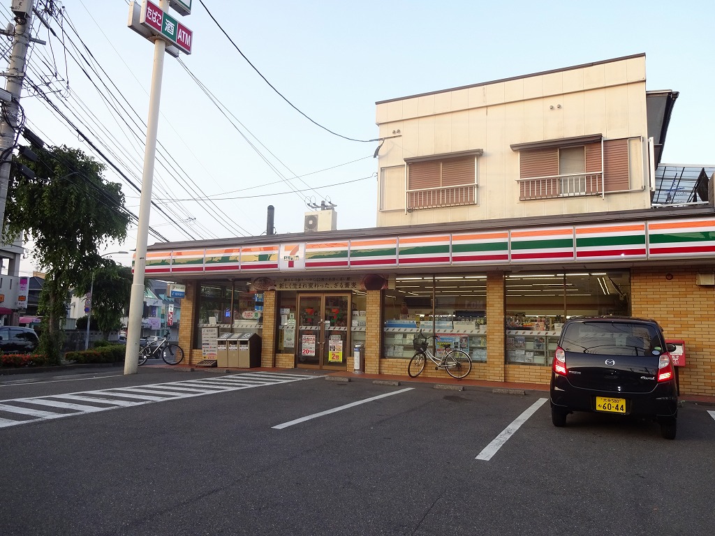 Convenience store. 970m to Seven-Eleven Kyushukyoritsudai before the store (convenience store)