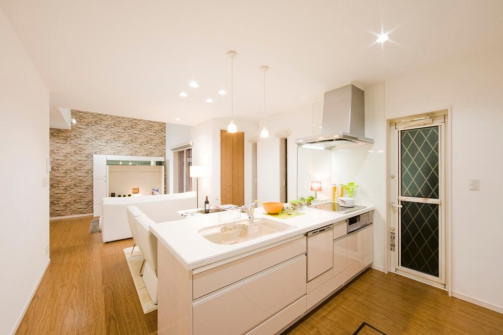 (No. 2 place) was the keynote large atrium of the house «furnished» white, Space with a bright sense of liberation South-facing spacious LDK18 quires