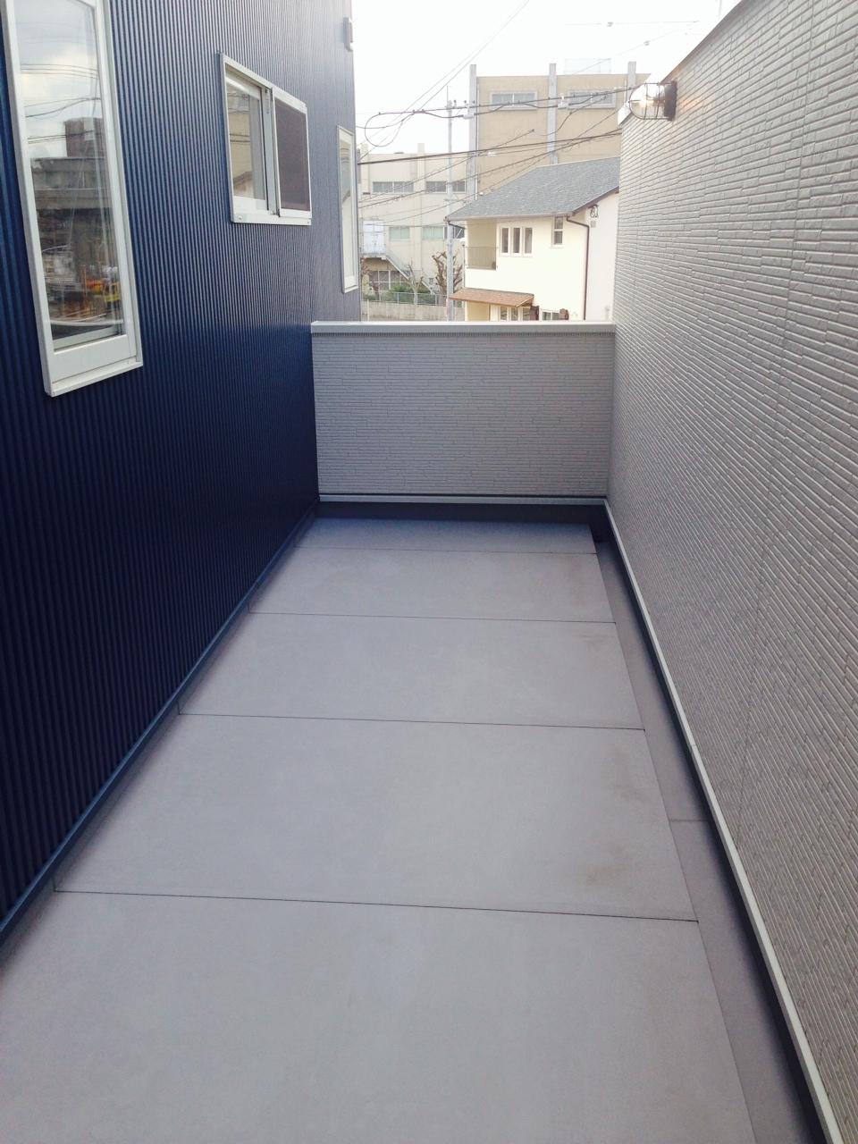 Balcony. Spacious balcony, Line of sight from the outside also has become a structure which is not worried, BBQ is that of course, Perfect to hang out the laundry.