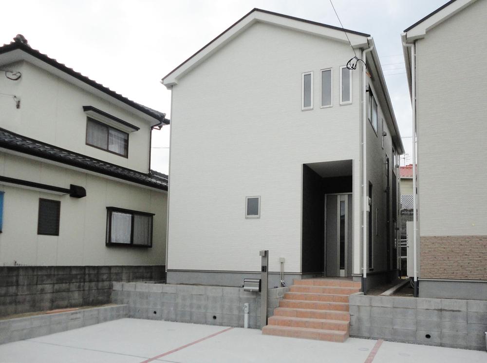 Local appearance photo. Local (10 May 2013) Shooting. Is the appearance photo of 1 Building.