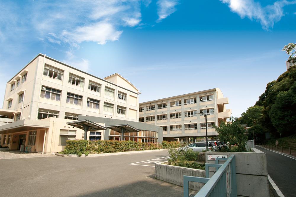 Junior high school. Kumanishi 340m until junior high school