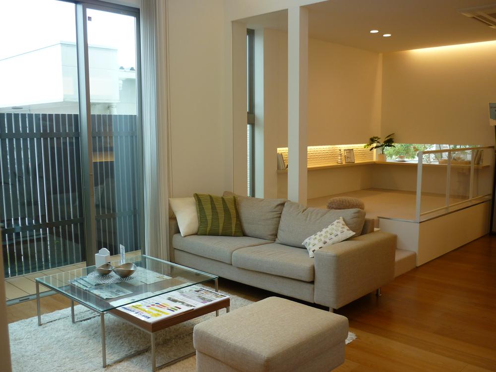 Building plan example (introspection photo). Two-family home ・ Your reference of your rebuilding. Outside insulation ・ Air control housing. "Summer Sarah ・ Comfort of winter agape ". Design that incorporates the most up-to-date information and transmission. Architect for planning in the craftsmanship is design ・ We propose a design.