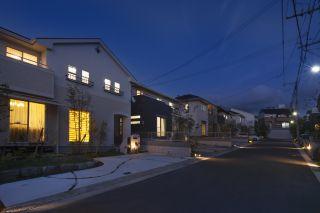 Sale already cityscape photo. "Sunny Garden Aoyama" warm light of the night that has been equipped with celebrates gently return of family cityscape