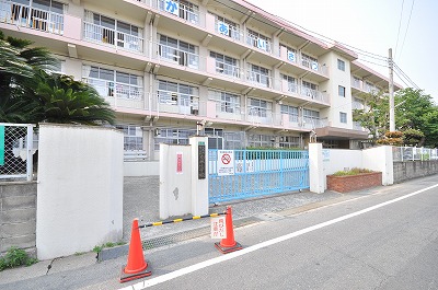 Primary school. Kitakyushu Honjo until the elementary school (school district) (elementary school) 1400m