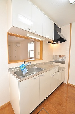 Kitchen. Gas stove can be installed with grill.