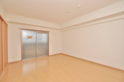 Balcony. Veranda part is local, please check