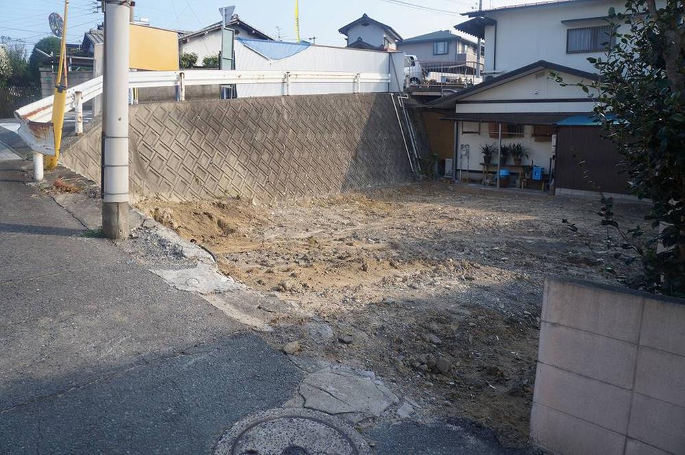 Local photos, including front road. Local (10 May 2013) Shooting