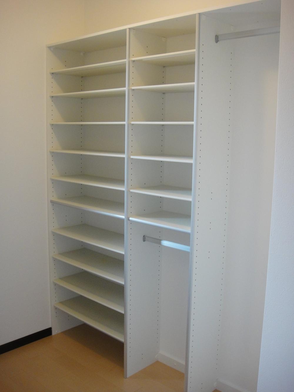 Receipt. Shoes closet of large capacity storage Local (September 2013) Shooting