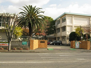 Junior high school. 796m to Kitakyushu Okita junior high school (junior high school)