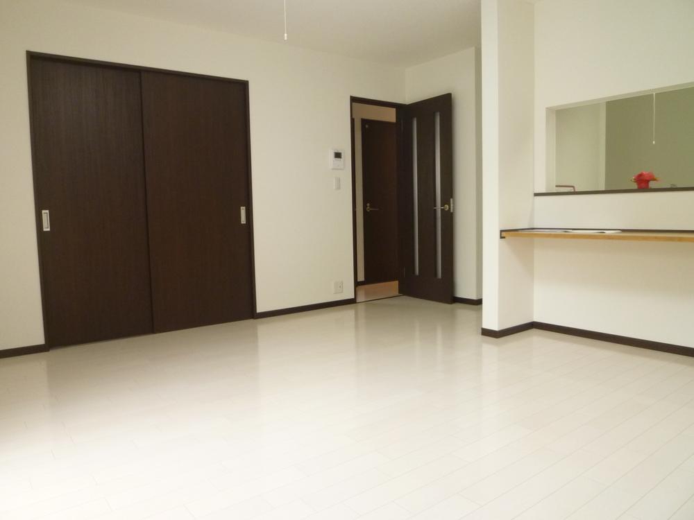 Same specifications photos (living)