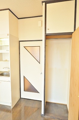 Receipt. Storage is up to the upper closet