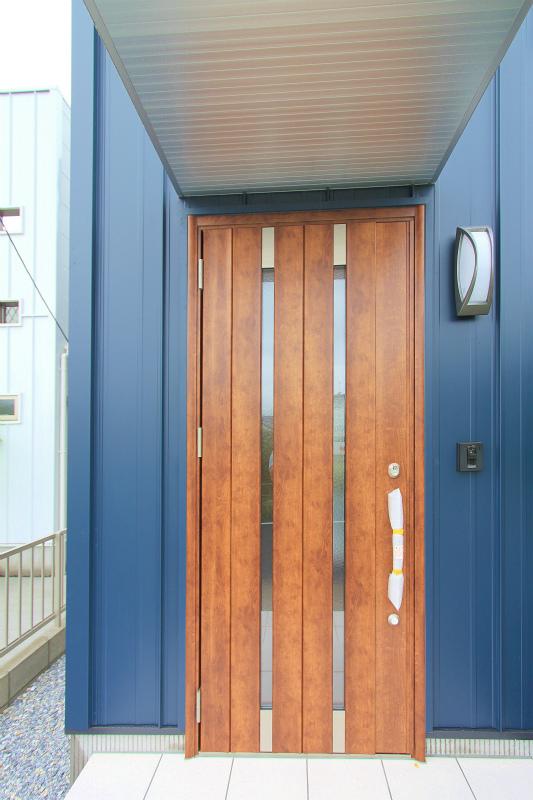 Entrance. Local (July 2013) Shooting