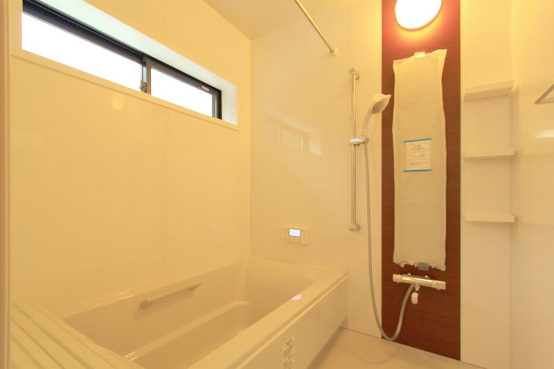 Bathroom. Local (July 2013) Shooting