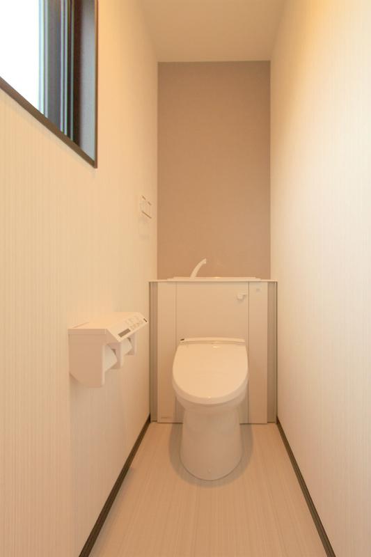 Toilet. Local (July 2013) Shooting