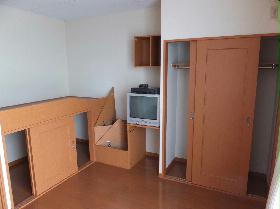 Living and room. Folding table ・ Chair ・ With curtain