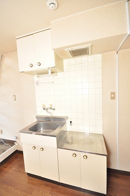 Kitchen. Gas stove can be installed.
