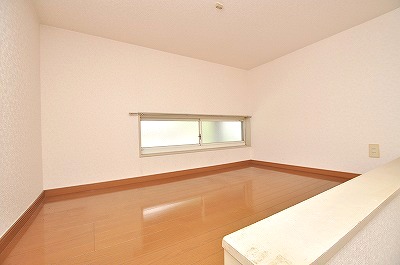 Other room space. loft