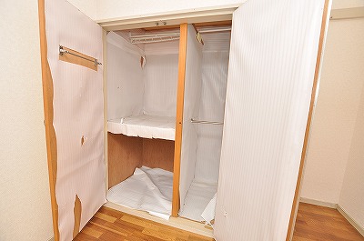 Receipt. For the model room, It is during the installation of the cover.