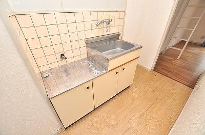 Kitchen. Gas stove can be installed.