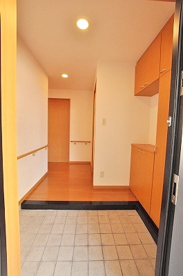 Entrance. Make entrance hall is having a margin ☆