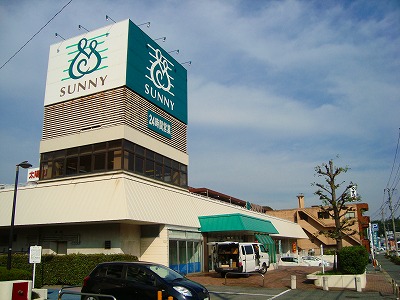 Supermarket. Sonny Honjo shop until the (super) 900m