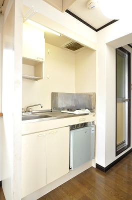 Kitchen. With bite gas stove