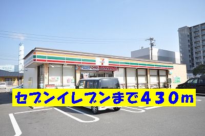 Convenience store. 430m to Seven-Eleven (convenience store)