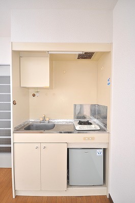 Kitchen. With bite gas stove