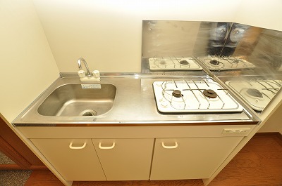 Kitchen. 2-neck with gas stove