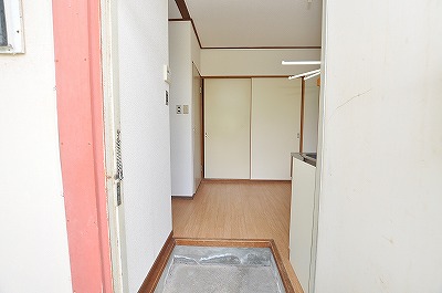 Entrance. State that from the outside looked at the front door.